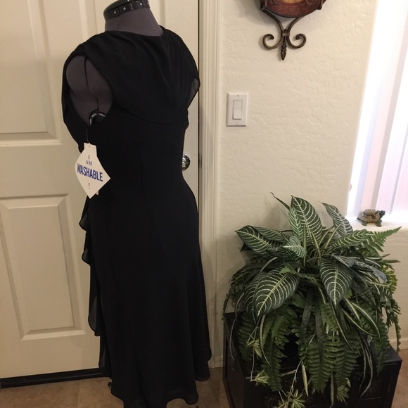 NWT ❤️”THE” black💗dress!! Gorgeous dress, it’s new with tags - Picture 12 of 16